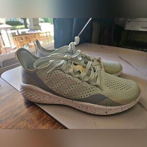 adidas Women's Fluidflow 2.0 Running Shoe, Linen Green/Silver Metallic